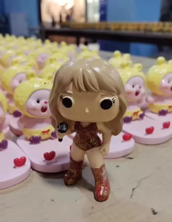 Figurine pop inspirée de Taylor Swift, The Eras Tour, objet de collection en résine, décoration pour