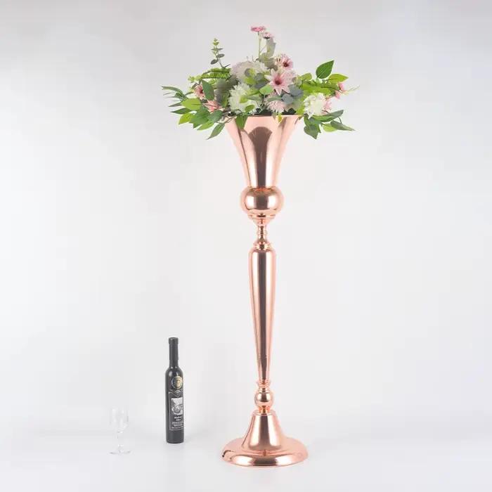 Vase en métal, centre de table de mariage