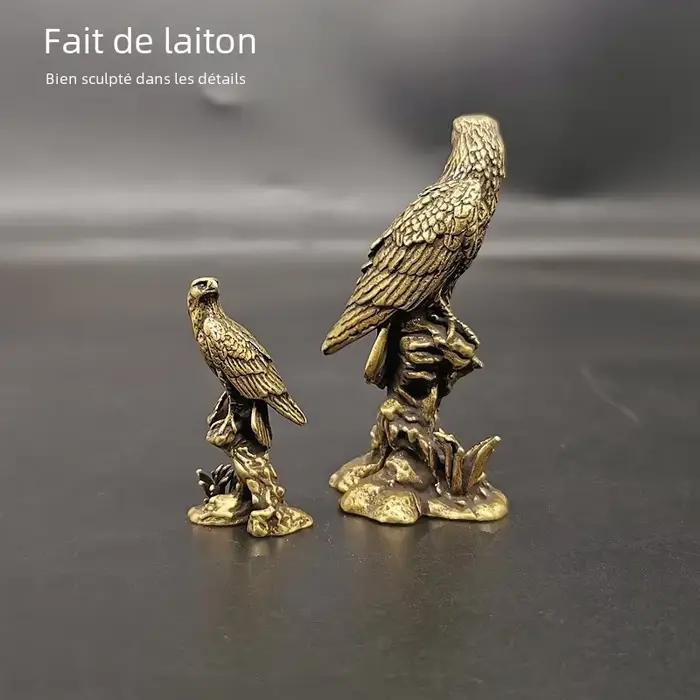Statue d'aigle en laiton