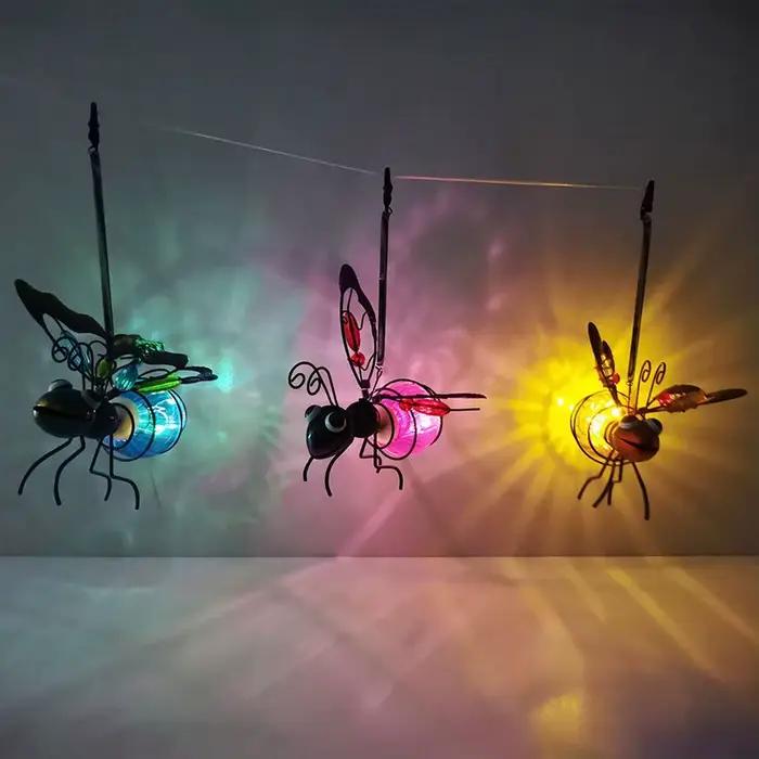 Statue d'insecte en fer solaire avec guirlande lumineuse LED
