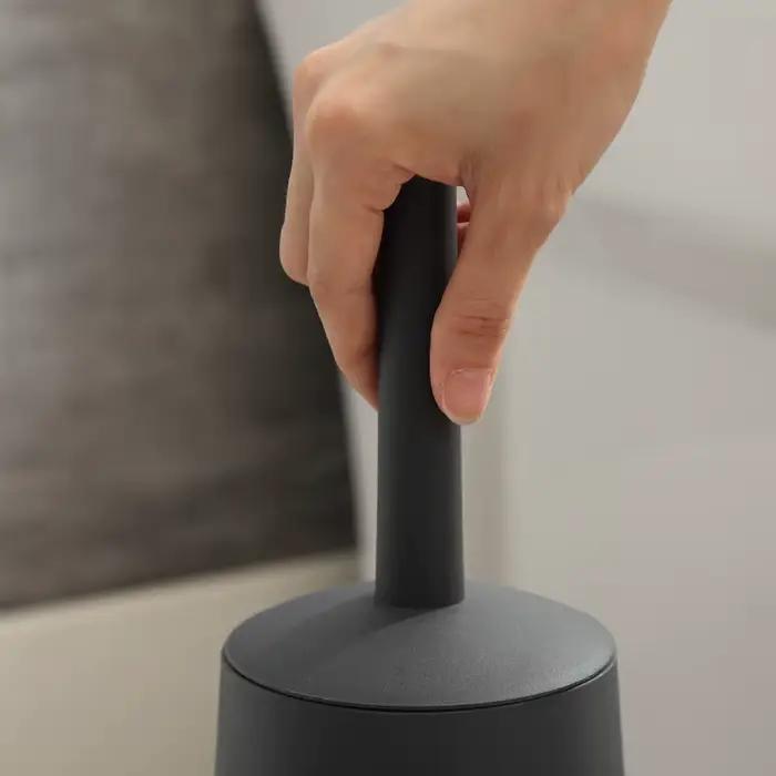 Brosse de toilette au design moderne avec support et couvercle noirs pour brosses de nettoyage de salle de bain