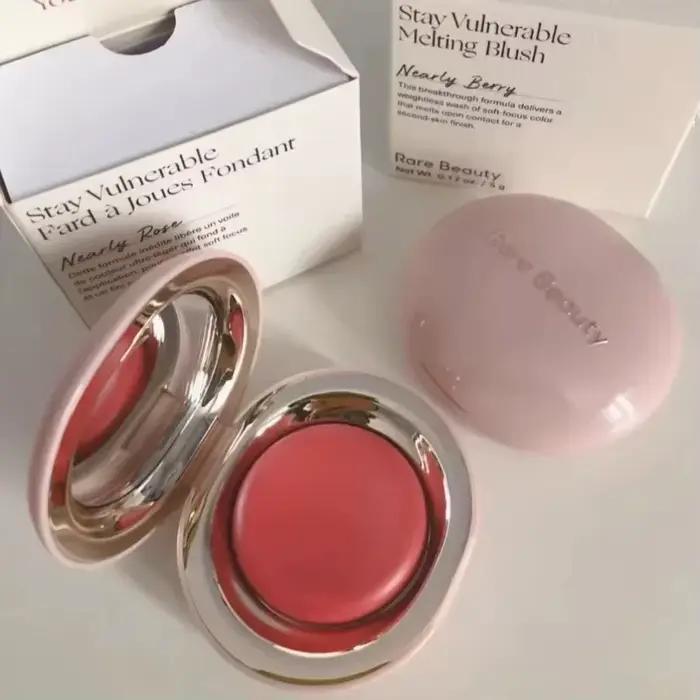 Rare Beauty Soft Pinch Matte Bouncy Blush – Fard à joues mat estompé, modulable, radiant, longue tenue, résistant à l'eau et à la transpiration – Maquillage quotidien – Idéal pour offrir