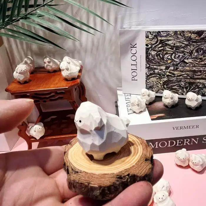 Figurines en bois artisanales