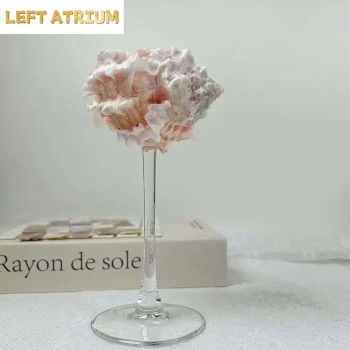 Tasse à pieds hauts en conque naturelle faite à la main