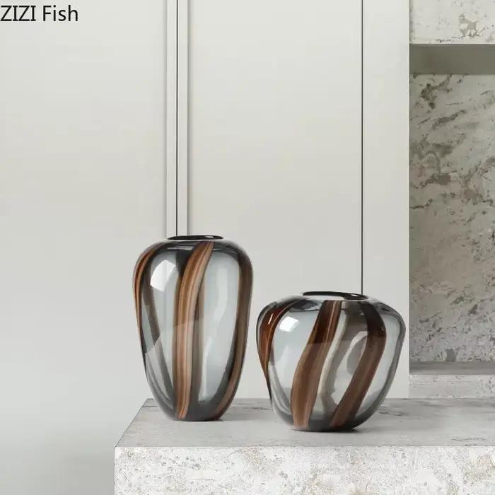 Vase en verre rayé coloré