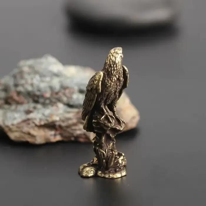 Statue d'aigle l'inventaire en laiton