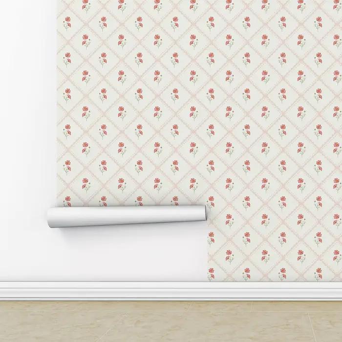 Papier peint à fleurs roses avec treillis de diamant