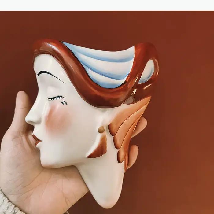Vase mural en porcelaine élégant motif femme noble pour décoration murale salon arrangement floral occassions spéciales ```