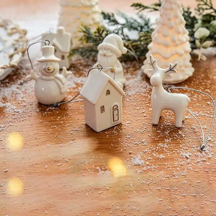 Ornement de pendentif de maison en céramique, peinture à chaud, arbre de Noël, breloques évidées, maison de neige, artisanat en céramique, mise en scène, décoration d'intérieur