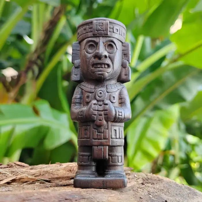 Ornement artisanal en bois sculpté à la main de 3