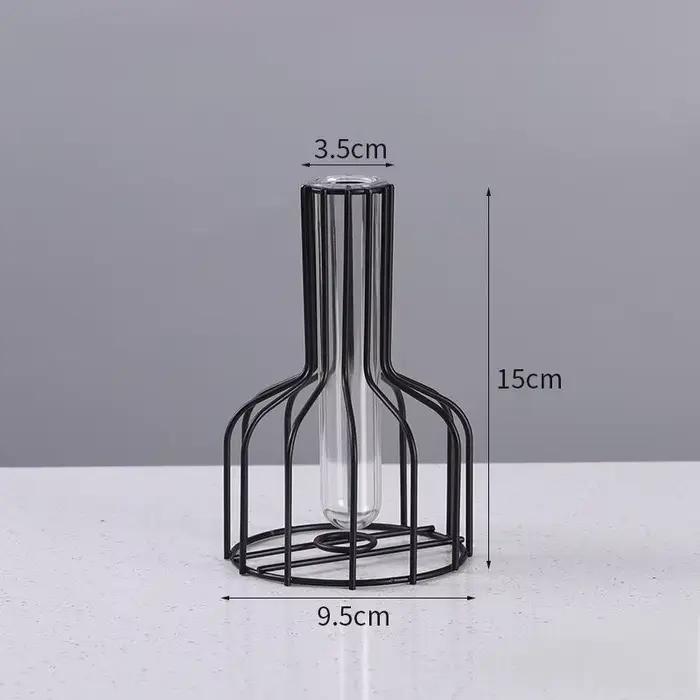 Vase doré en fer amissié