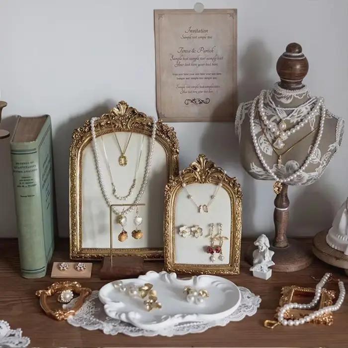 Présentoir à colliers vertical fait main motif floral, buste de présentation de bijoux multifonctionnel et peu encombrant