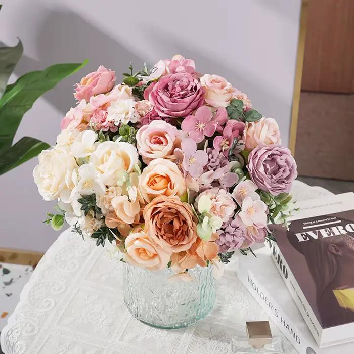 Bouquet de fleurs artificielles en soie (rose, pivoine, hortensia, œillet) avec vase pour la décoration de la maison, des fêtes, du bureau, des mariages, des chambres et comme accessoires de bricolage