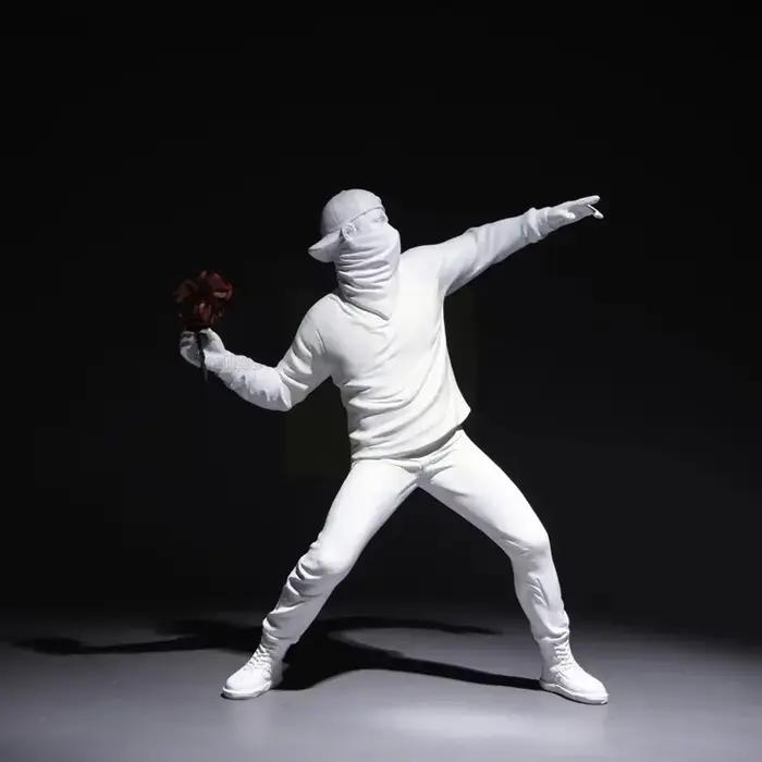 Sculpture de Banksy en résine d'art moderne, statue de lanceur de fleurs, décoration de bureau à domicile, accessoires de bombardier, ornements à collectionner