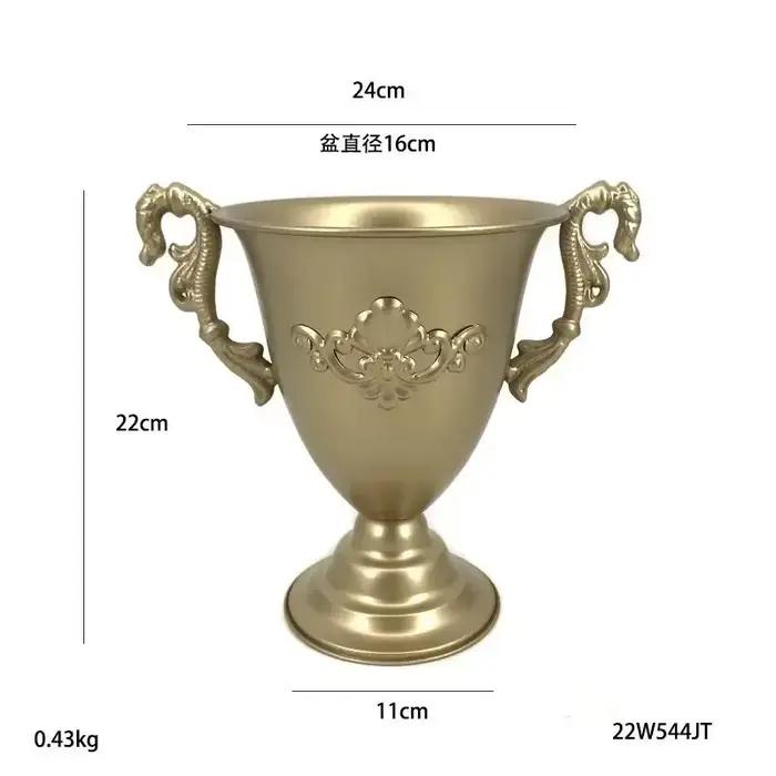 Vase décoratif en fer doré