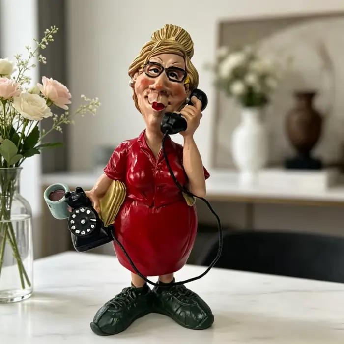 Figurine de femme de bureau en résine