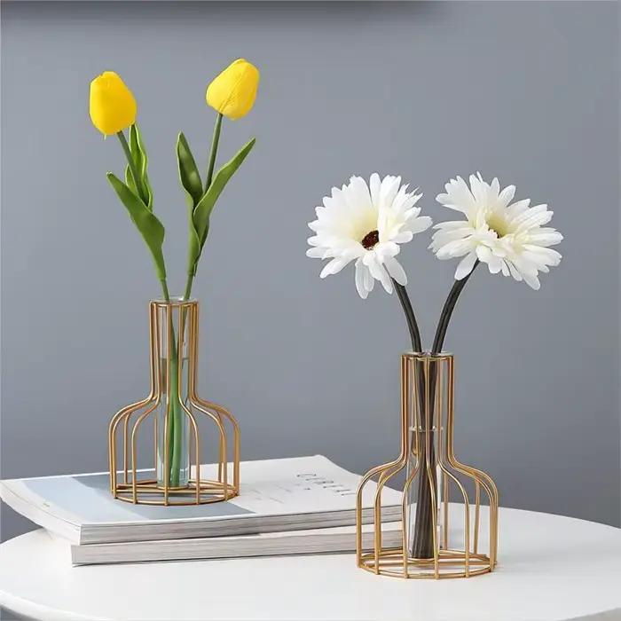 Vase doré en fer amissié