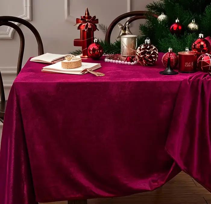 Nappe en velours rouge