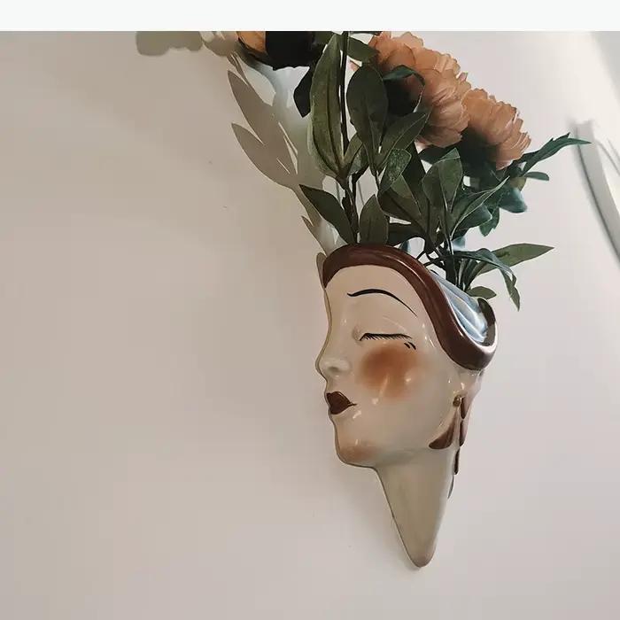 Vase mural en porcelaine élégant motif femme noble pour décoration murale salon arrangement floral occassions spéciales ```
