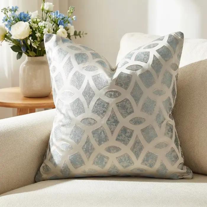 Housse de coussin de canapé brodée