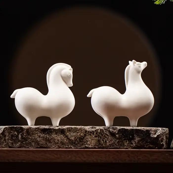 Statue de cheval en porcelaine blanche chinoise