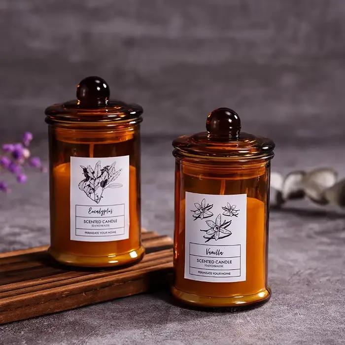 Pot en verre vintage avec bougie parfumée et huiles essentielles pour la maison et les occasions spéciales