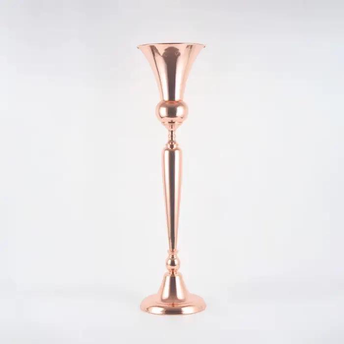 Vase en métal, centre de table de mariage