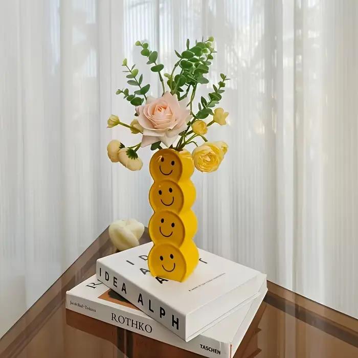 Vase jaune, vase en céramique Joyful, vase à fleurs moderne et créatif, petit vase créatif Happy, vase décoratif minimaliste moderne de forme amusante