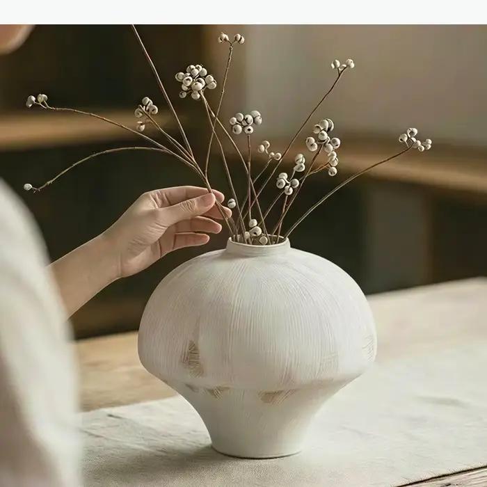 Vase en céramique fait main moderne pour décoration intérieure et arrangements floraux élégants occasions spéciales