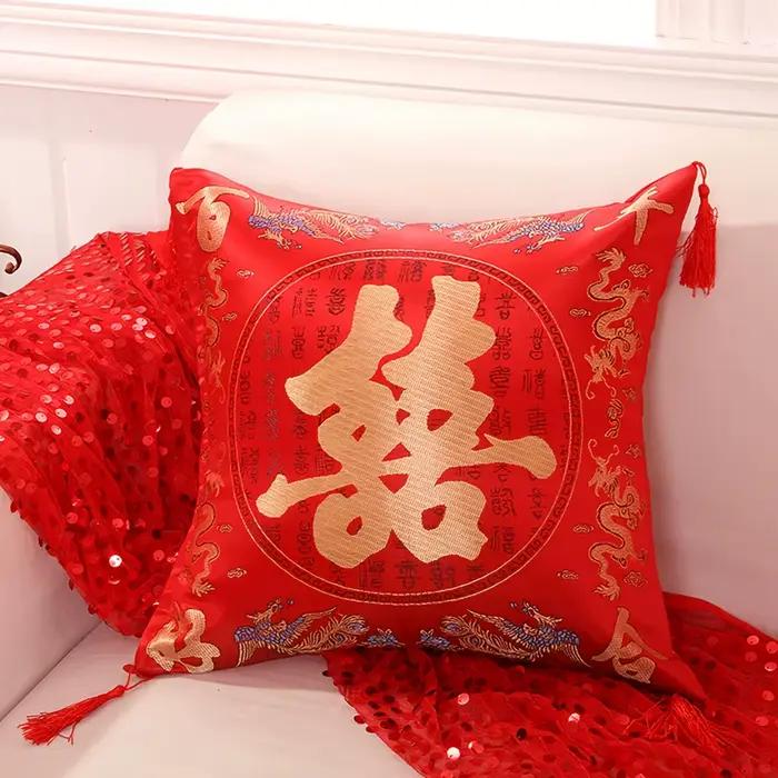 Juste de coussin brodée rouge chinoise