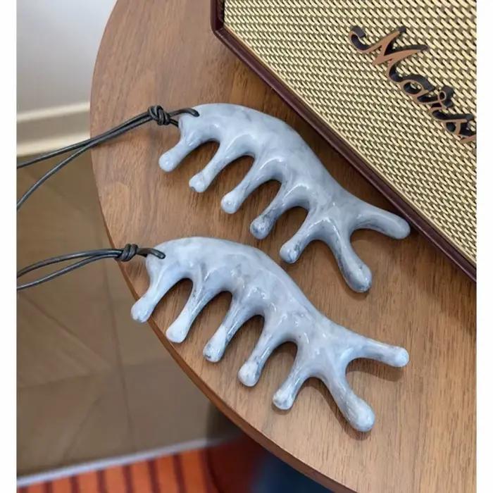 Collier rétro à motif d'arête de poisson, pendentif en résine haut de gamme, polyvalent et élégant, accessoire tendance pour tenue décontractée et plus encore