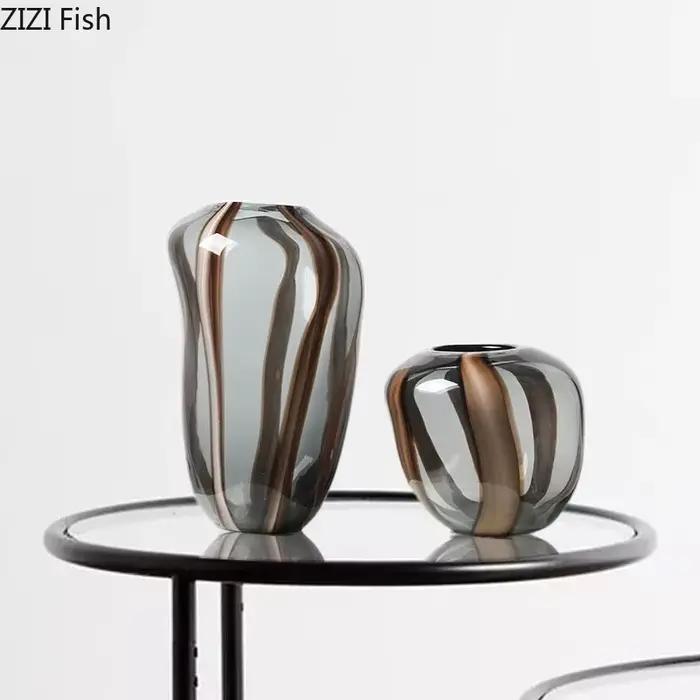 Vase en verre rayé coloré