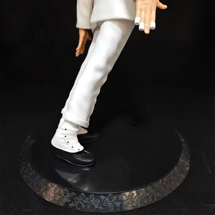 Statue Michael Jackson Smooth Criminal en pose décontractée