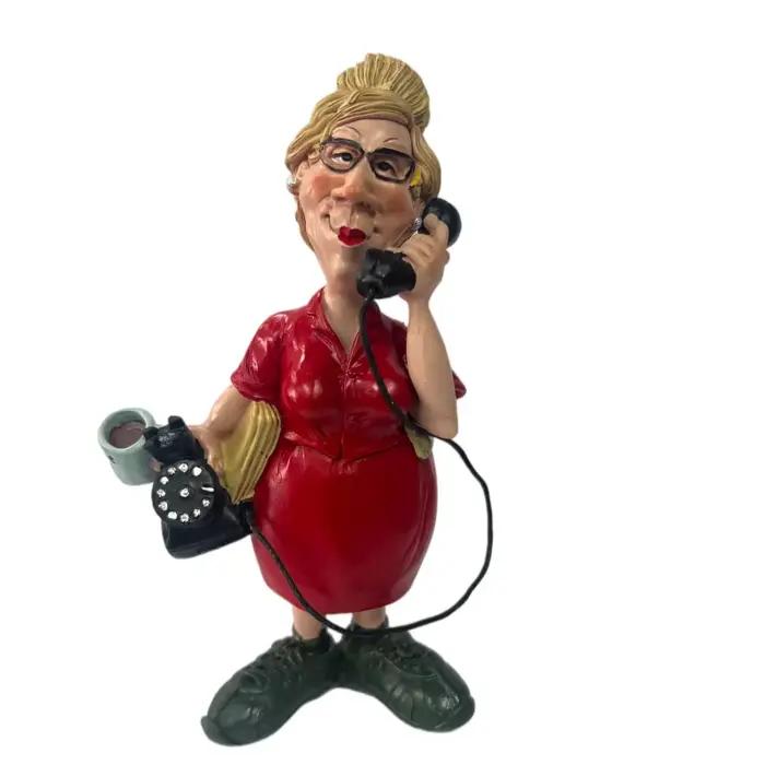 Figurine de femme de bureau en résine