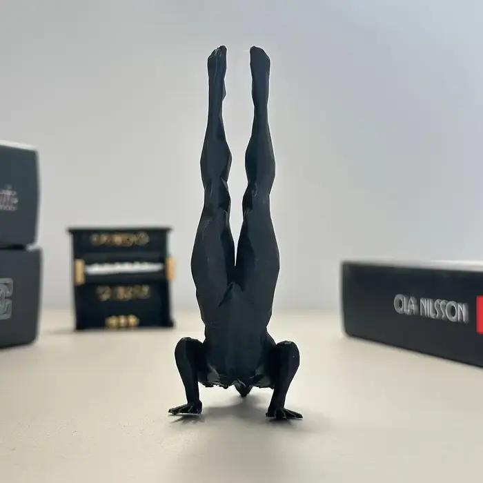 Statues de yoga inversées