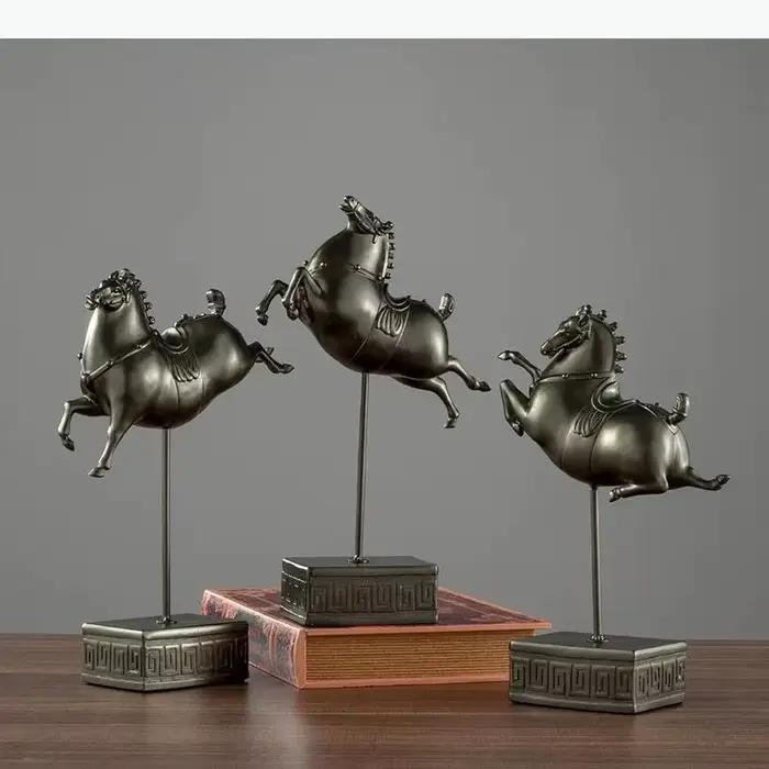 Sculpture de cheval guerrier en terre cuite antique, décoration de bureau, figurine de cheval abstrait en résine, cadeau, décoration d'intérieur