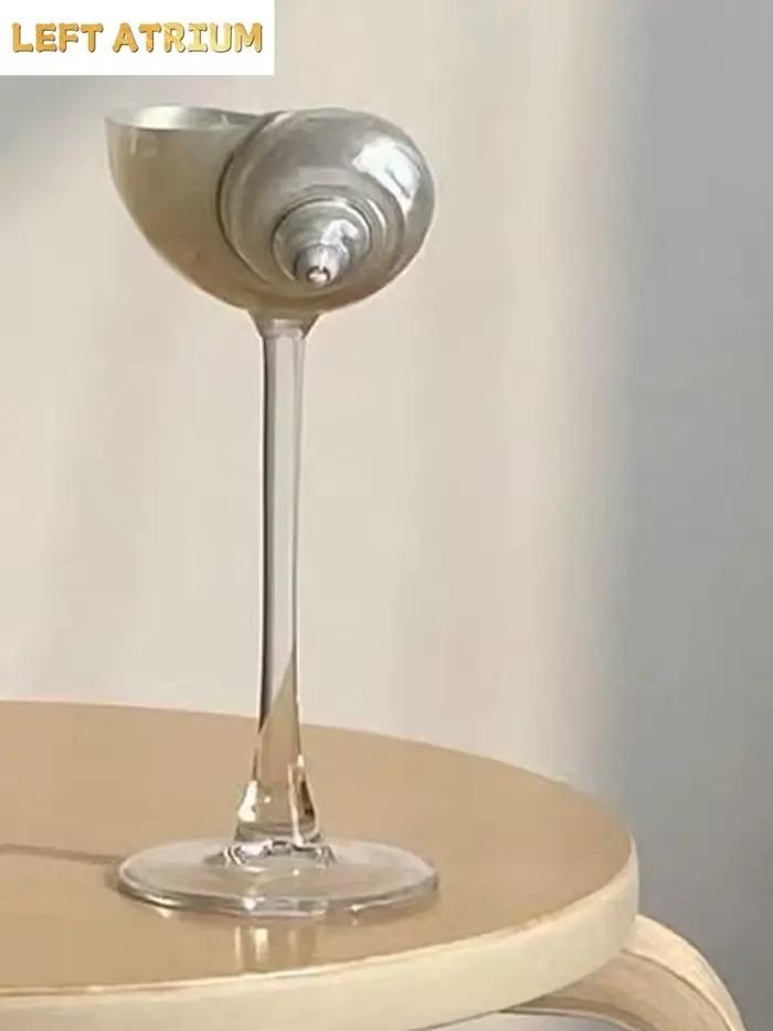 Tasse à pieds hauts en conque naturelle faite à la main