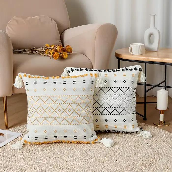 Juste de coussin en coton avec pompon touffeté
