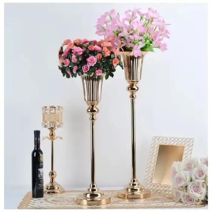 Vase à fleurs doré de luxe