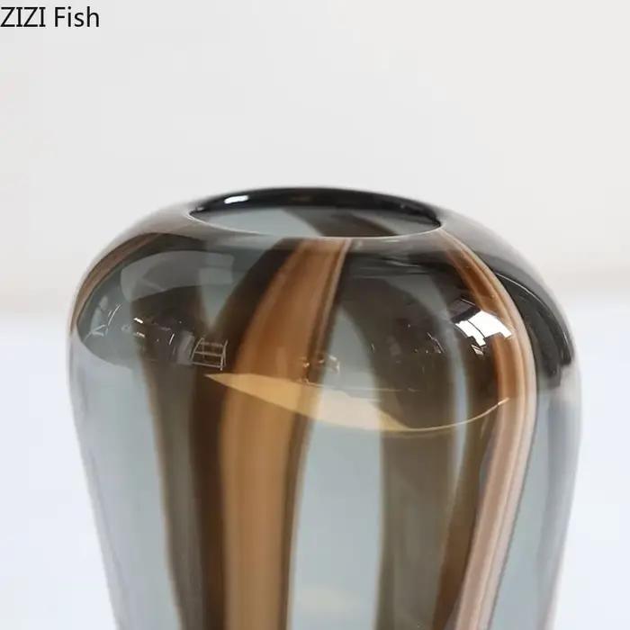 Vase en verre rayé coloré