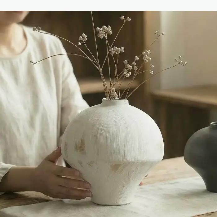 Vase en céramique fait main moderne pour décoration intérieure et arrangements floraux élégants occasions spéciales