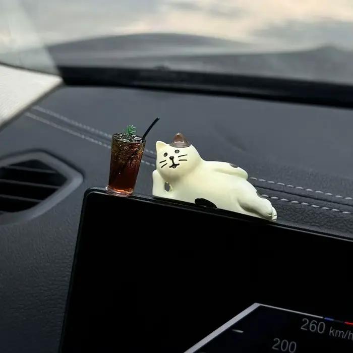Nouvelle Décoration Intérieure de Voiture Mignonne, Ornements Créatifs en Résine pour Tableau de Bord, Accessoires de Voiture Chat et Café, Dessin Animé Chat
