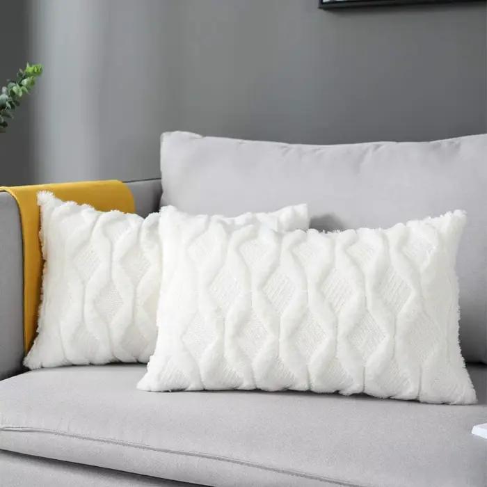 Housse de coussin en peluche blanche