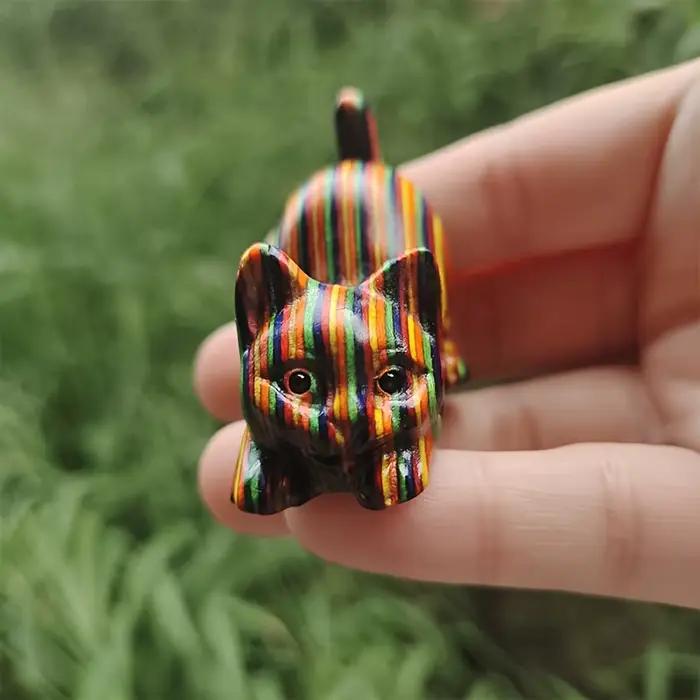 Statue de chat en bois peinte