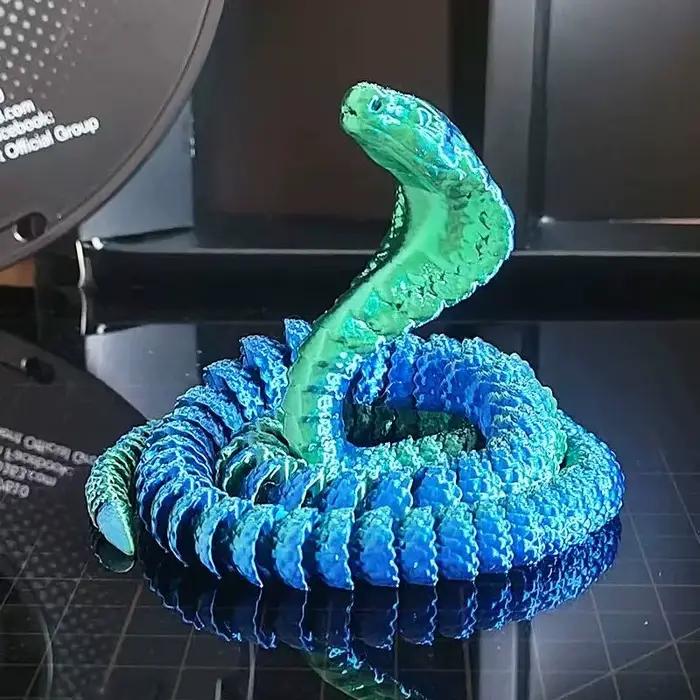 Statue de Cobra de couleur aléatoire