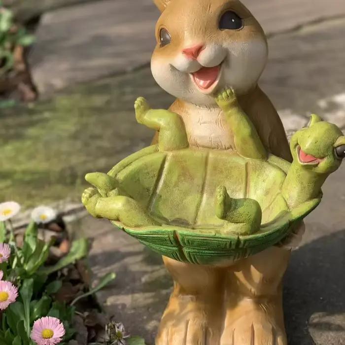 Pot de fleur lapin tenant tortue