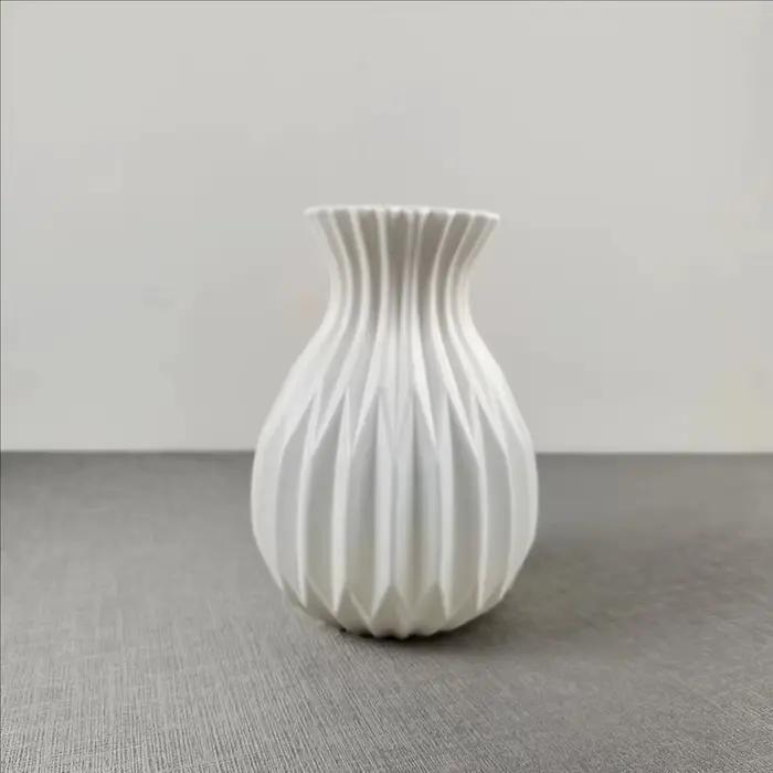 1 vase en plastique rayé de style moderne