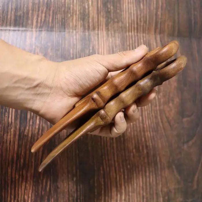 Ornement de couteau sculpté en bois de santal ; Artisanat décoratif en bois