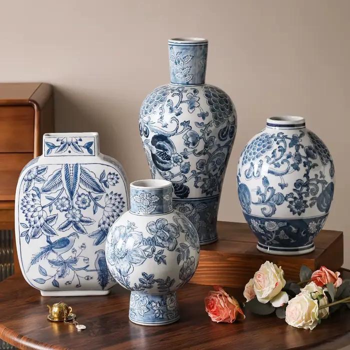 Vase rétro chinois en porcelaine bleue et blanche