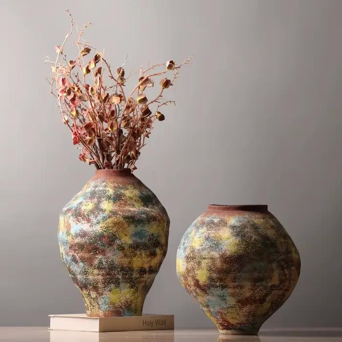 Vase en céramique rétro coloré avec motifs graffiti pour intérieur moderne et contemporain pour femmes et hommes occasions spéciales
